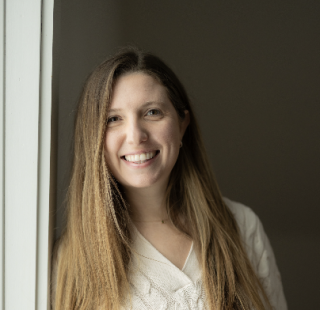 Saundra-Headshot